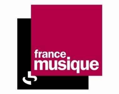 Logo France Musique 750x360 2 379x300, Strossburi